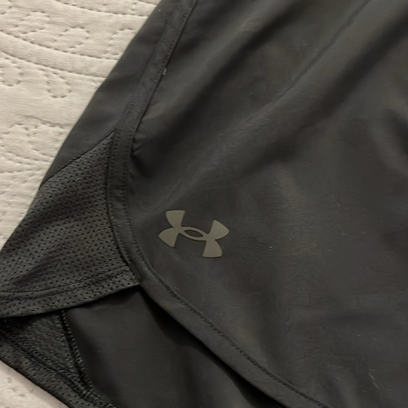 Women’s Black Under Armour Stamina Running Shorts - Picture 3 of 7